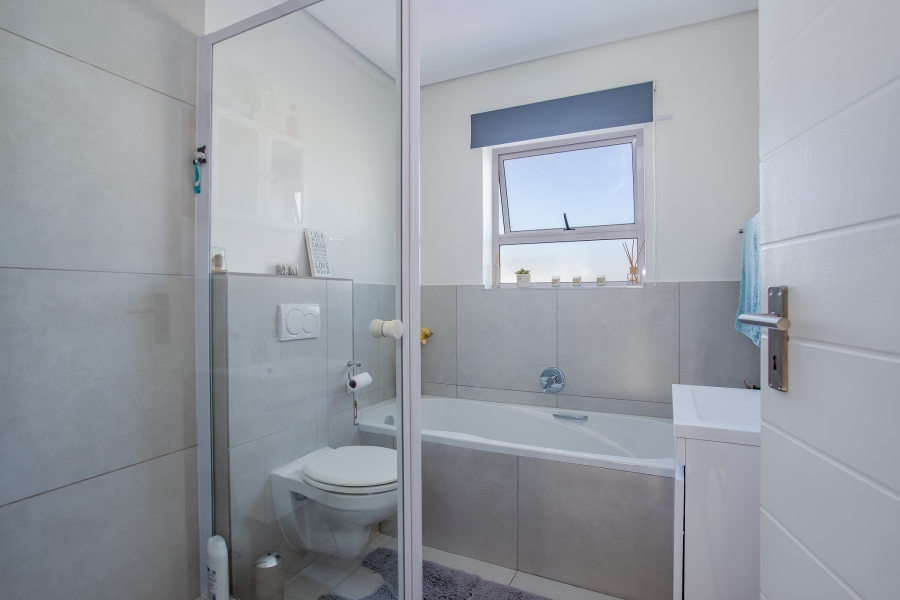 2 Bedroom Property for Sale in Honeydew Country Estate Western Cape